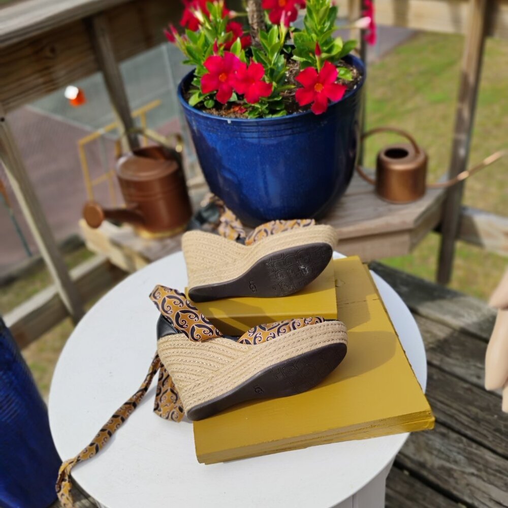 Ugg Lucianna Wedge - Picture 3 of 5